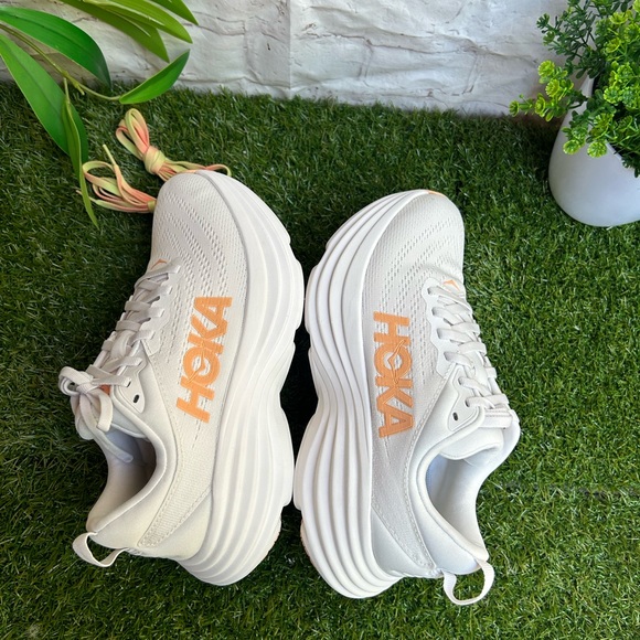 New Season
HOKA Bondi 8 sneakers women size 7 White / Cantaloupe
$171 new w/box - Picture 11 of 16